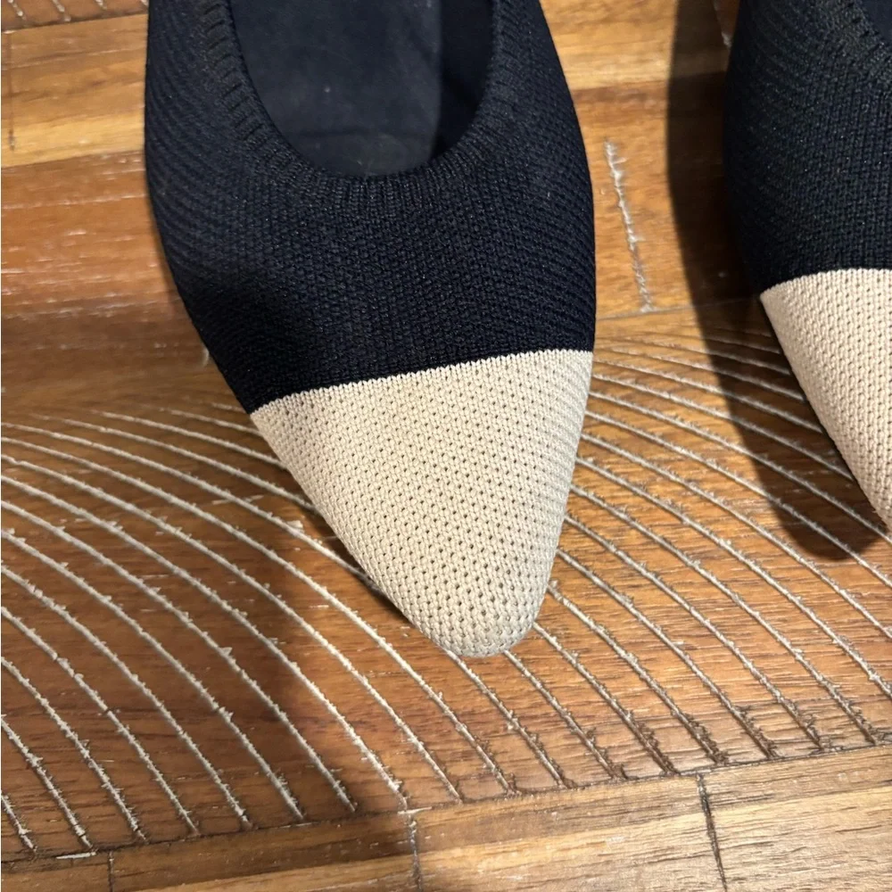 Pointed Toe Knit Flats in Navy and Cream